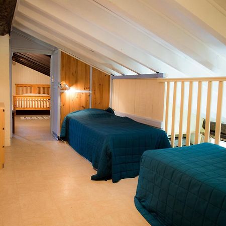 Nature'S Pace Holidays Montmaur  Rom bilde